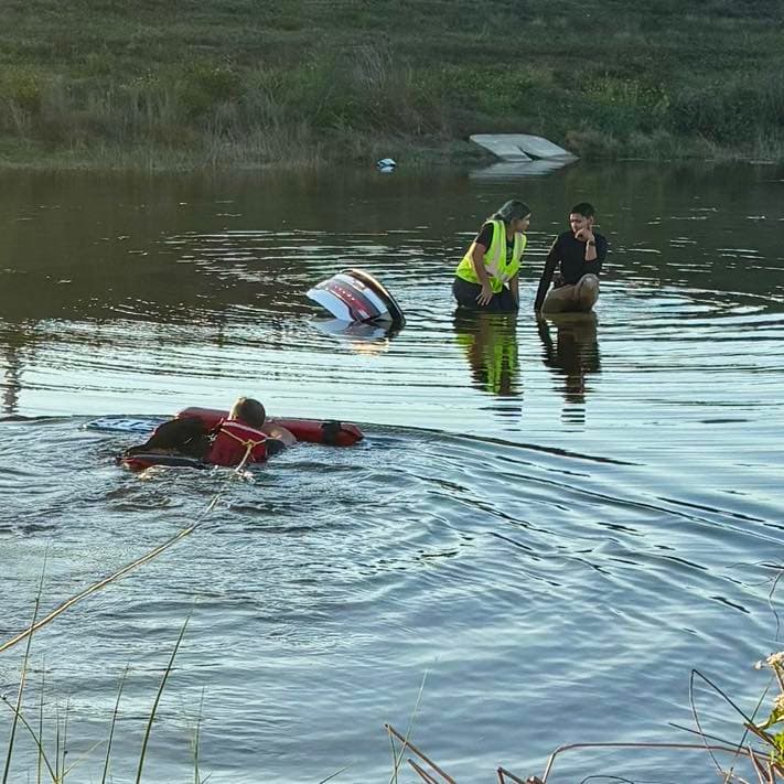 Two rescued from sinking car after crash into I-75 retention pond in Fort Myers
