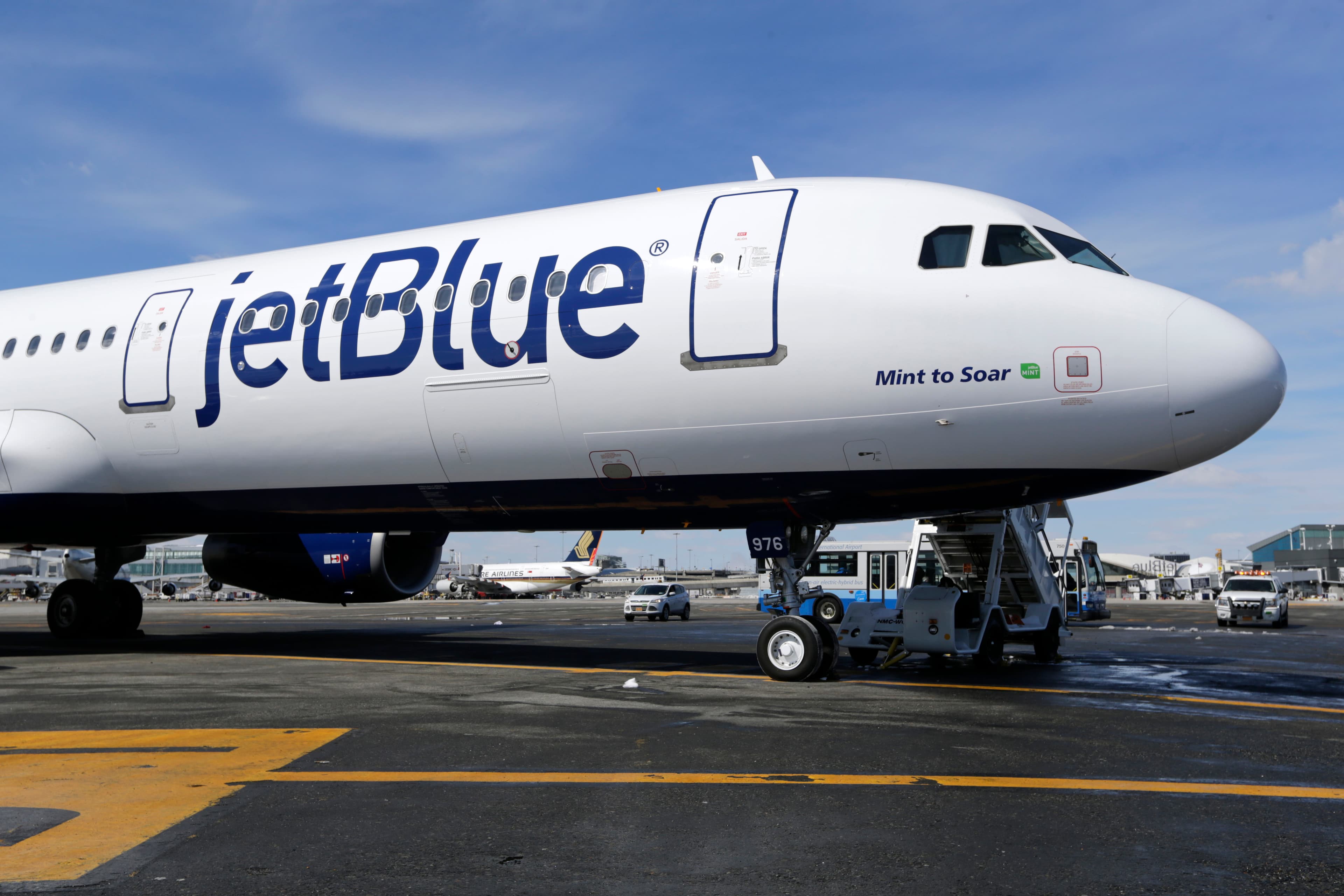 2 bodies found in landing gear of Jet Blue plane in Florida