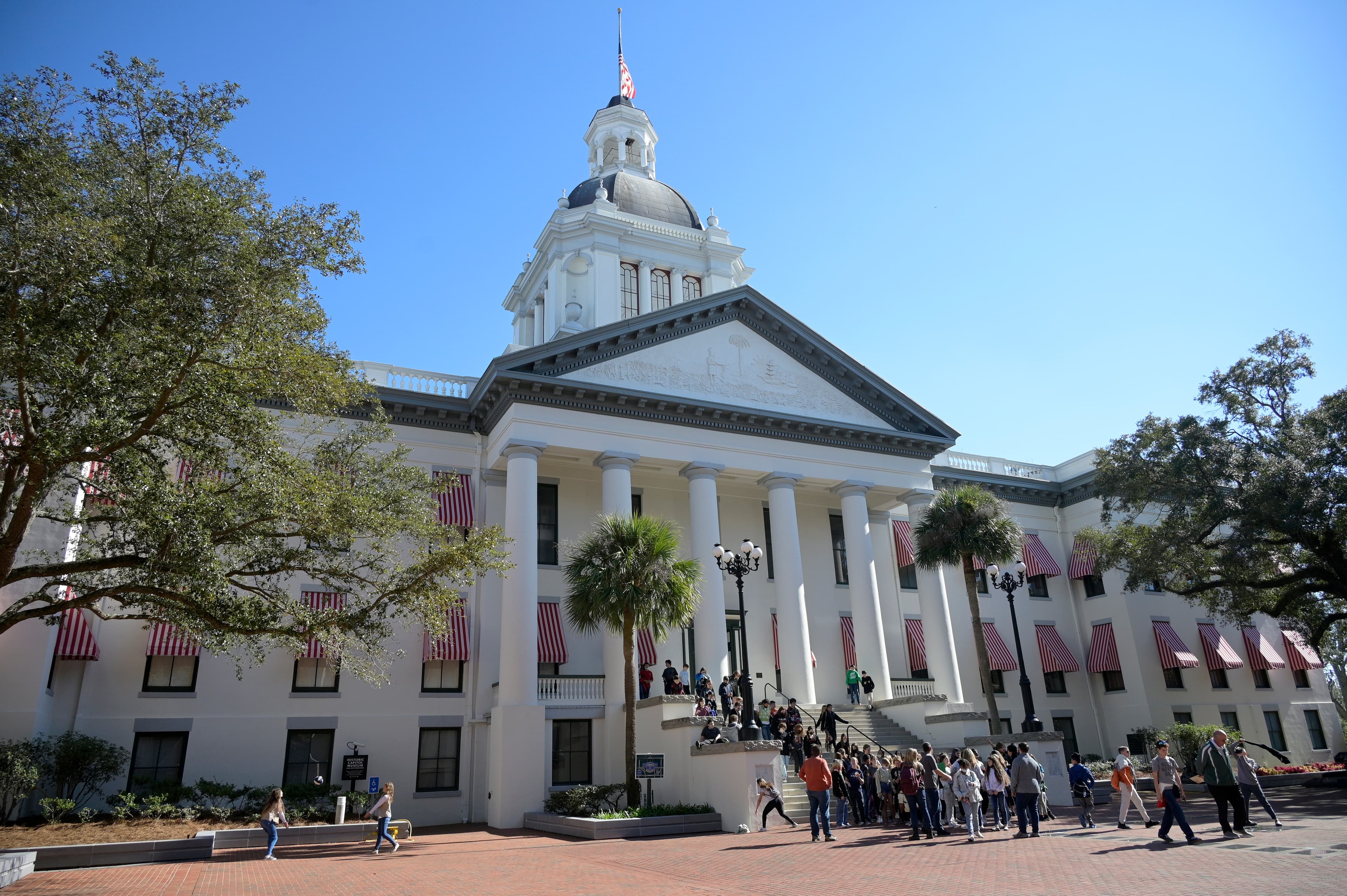 Florida lawmakers approve budget, putting millions in reserve