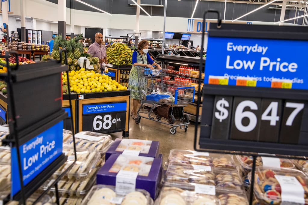Consumer confidence tumbles amid concerns over inflation, labor market