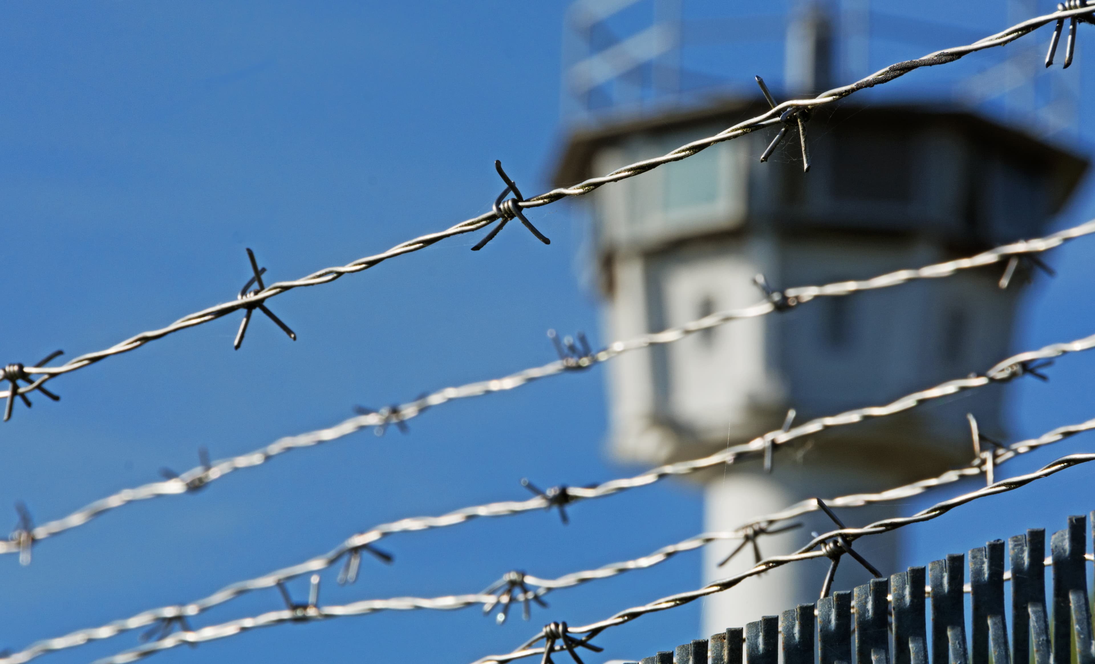 Ex-corrections officer flees custody after DUI arrest, LCSO says