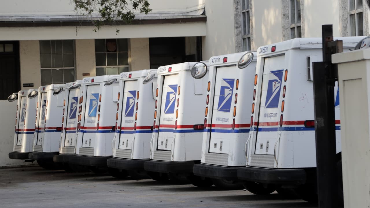 Trump reportedly plans to take control of USPS, dismiss board