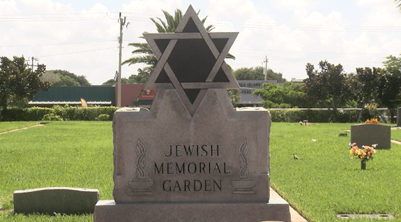 Marco Island restaurant wins land variance to expand within 3 feet of Jewish Cemetery
