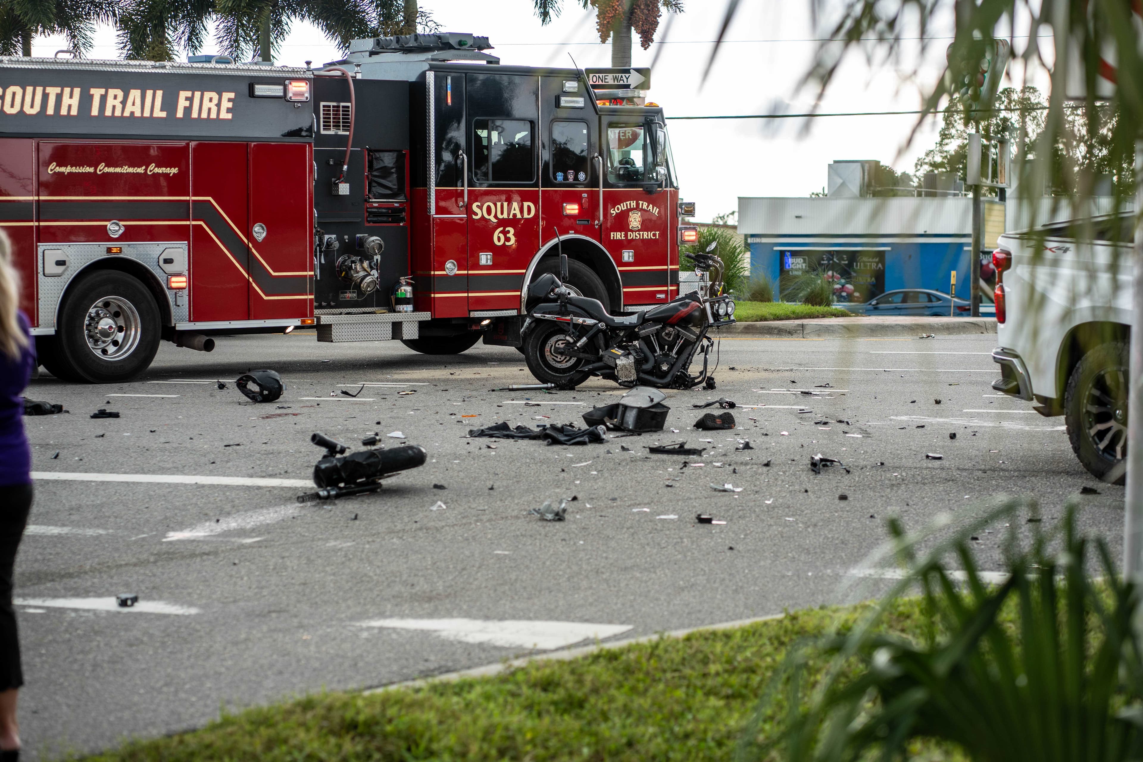Motorcyclist dies after crash with vehicle in south Fort Myers
