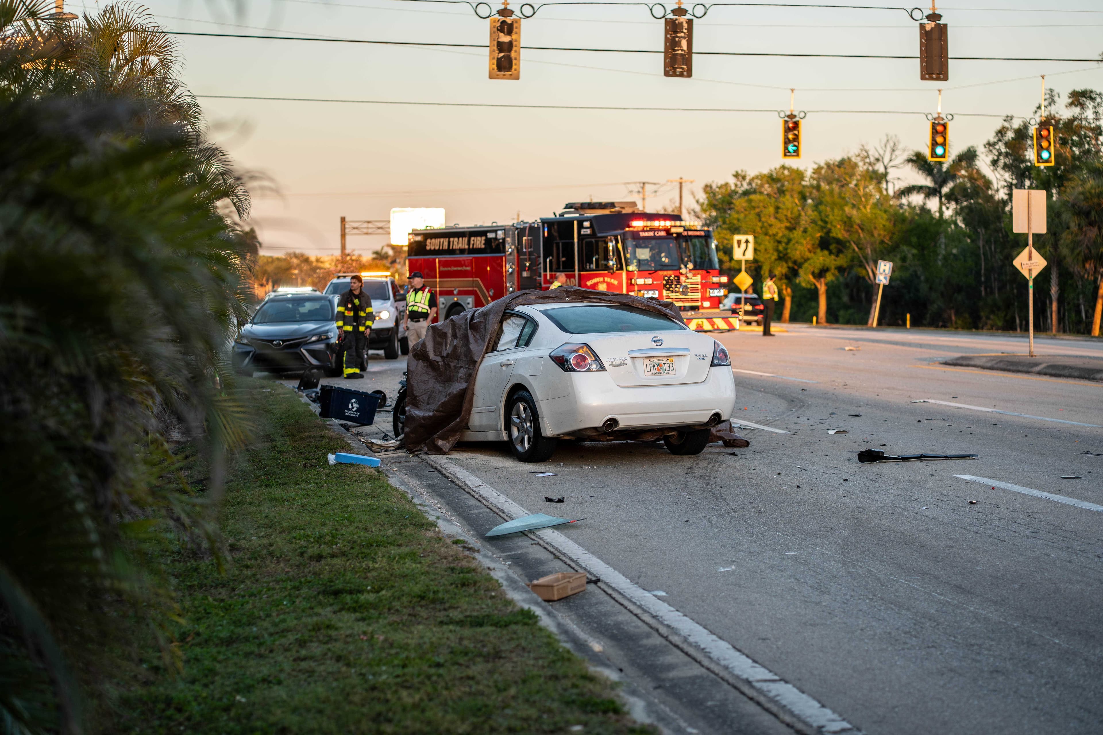 One dead after three-vehicle crash on Gladiolus Drive in Fort Myers