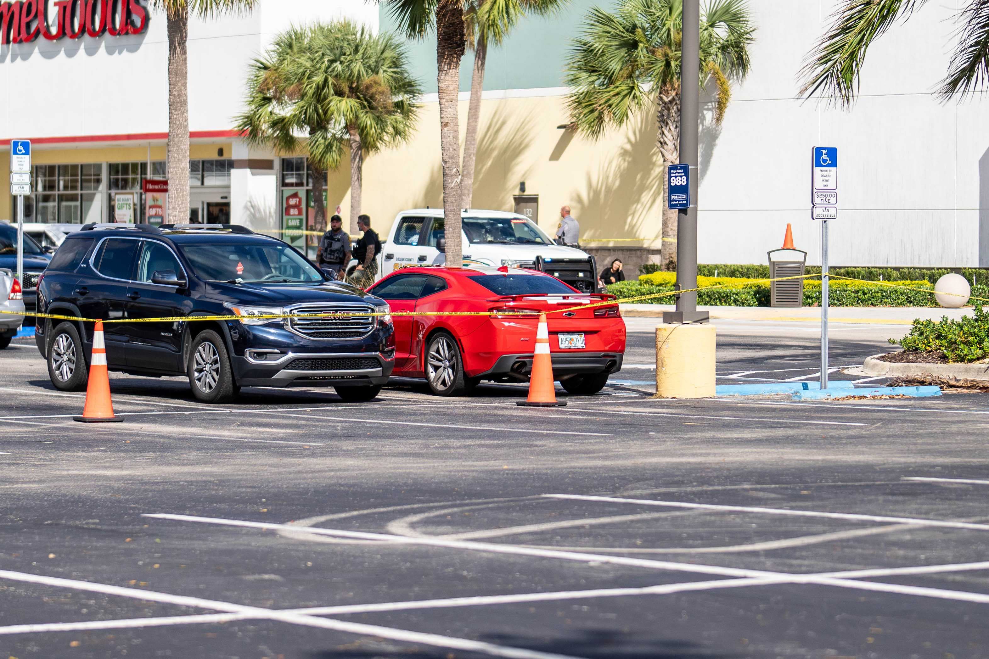 Law enforcement investigating at Naples shopping plaza