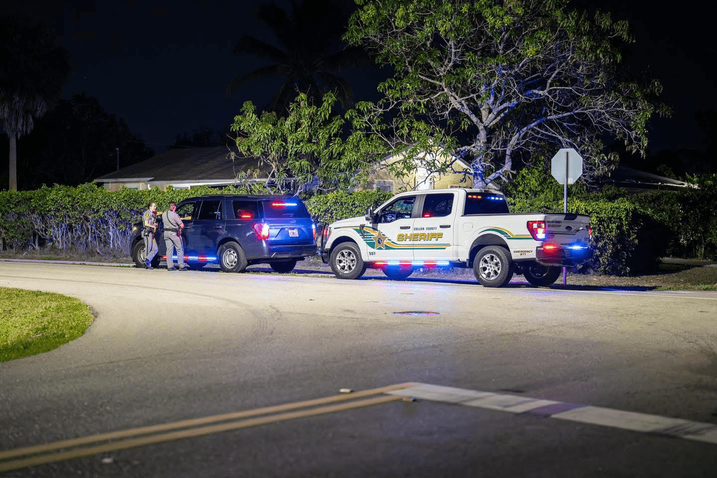 Collier County deputies search for Naples Manor stabbing suspect