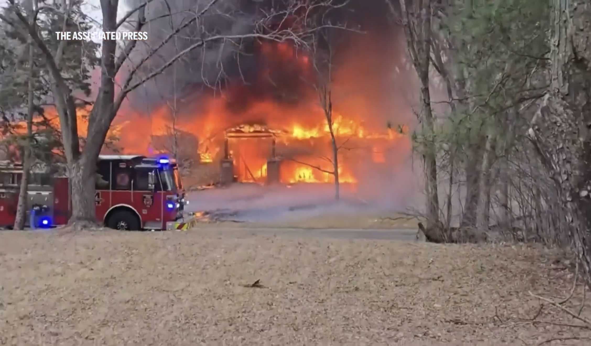 U.S. Bank says it believes its vice chair was on plane from Naples that crashed in Minnesota