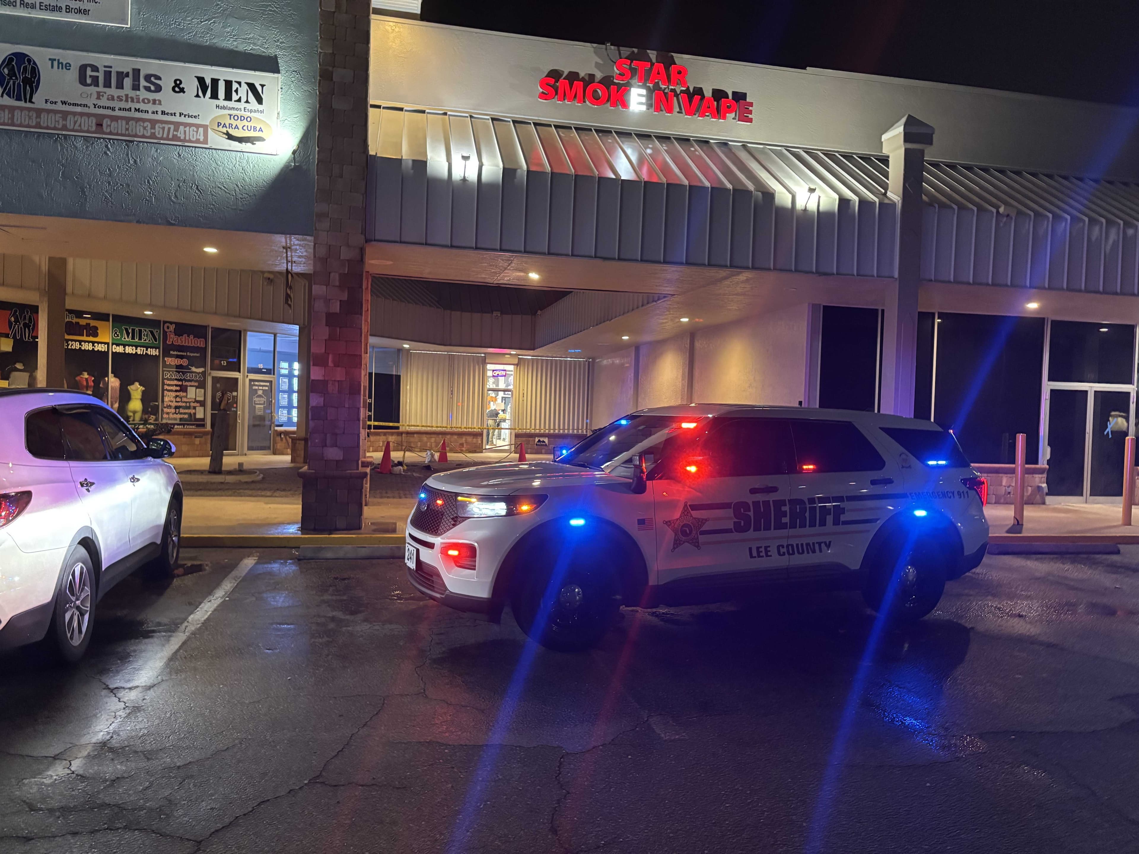 Deputies investigate robbery at smoke shop in Lehigh Acres