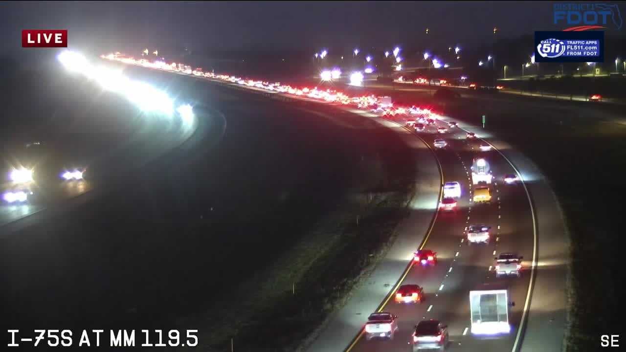 Naples man dies in early morning coach bus crash on I-75 in Lee County
