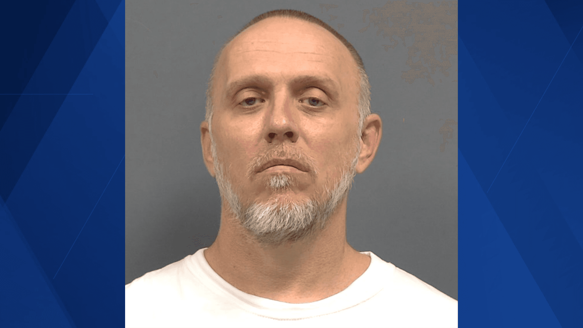 Detectives looking for Lehigh Acres man wanted for violating probation on molestation charges