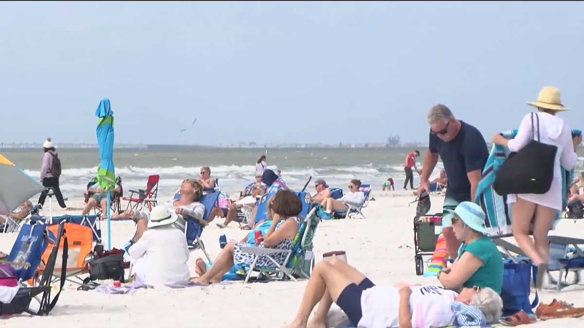 Fort Myers Beach businesses thriving as spring break crowds grow