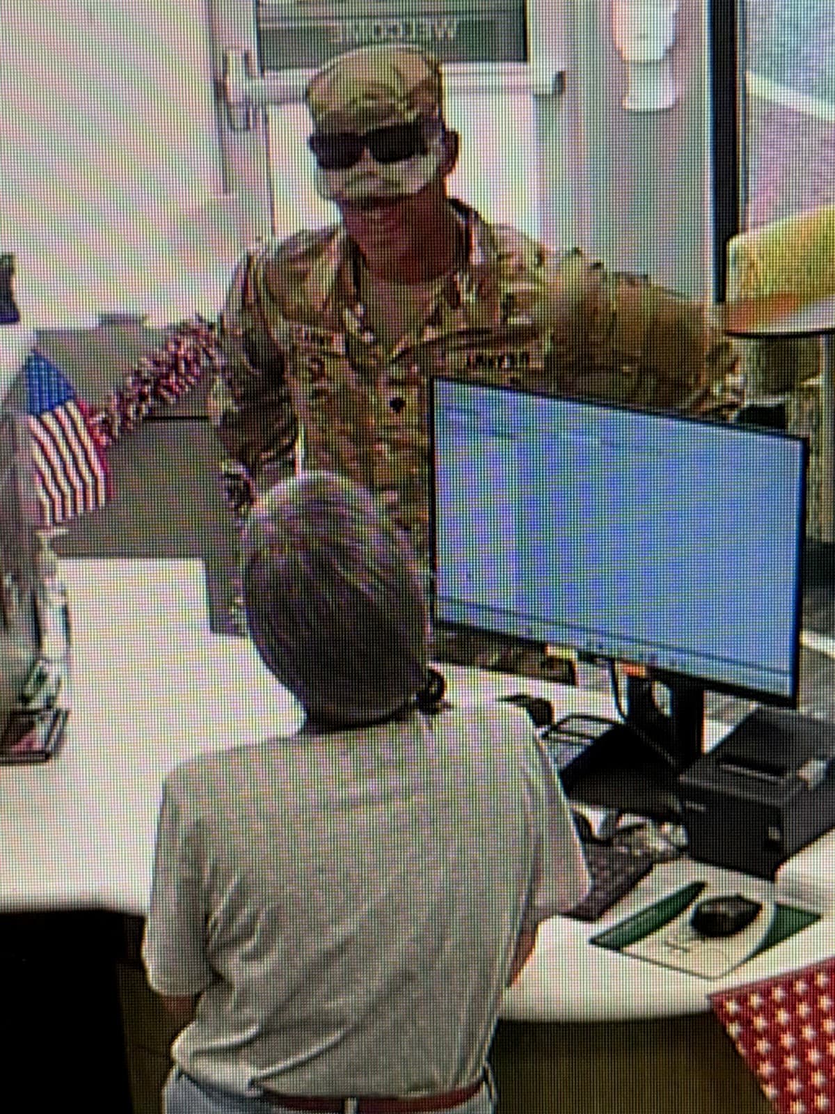 Sarasota County deputies search for bank robber wearing army uniform