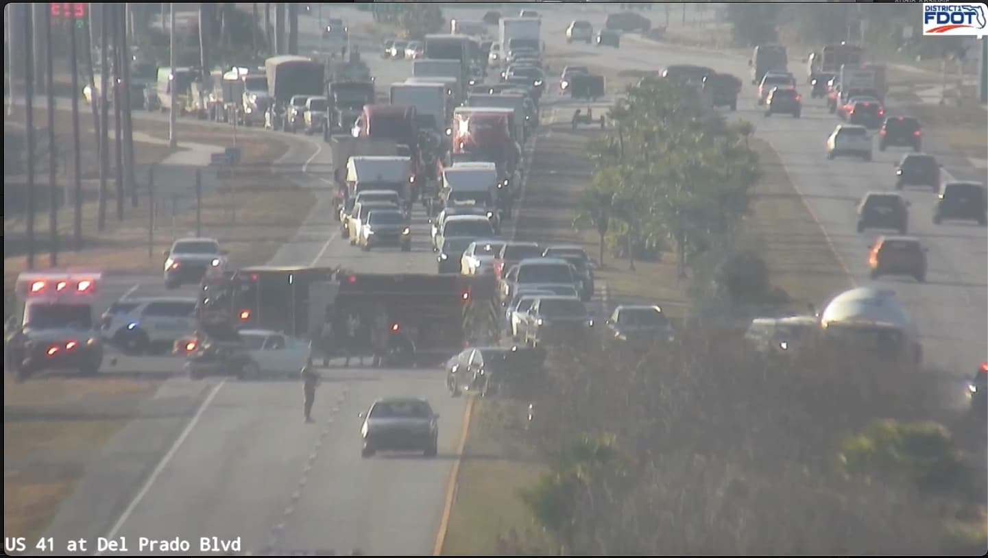 Crash on Diplomat and North Cleveland shuts down southbound lanes