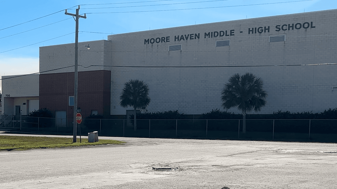 Caught in the middle: Glades County School district may move 6th graders