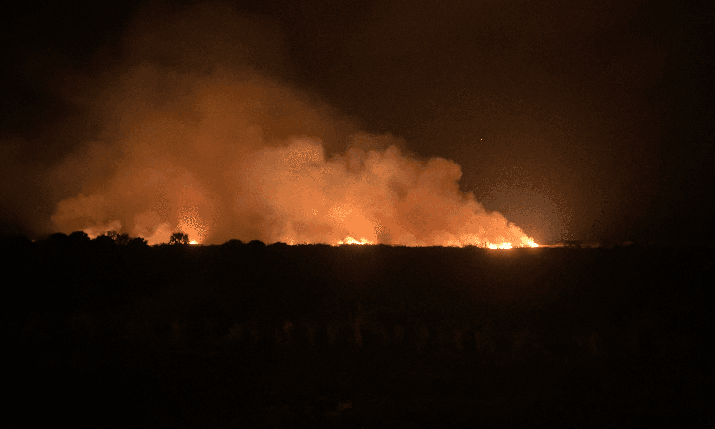 1,500 acre brush fire is burning in Glades County right now