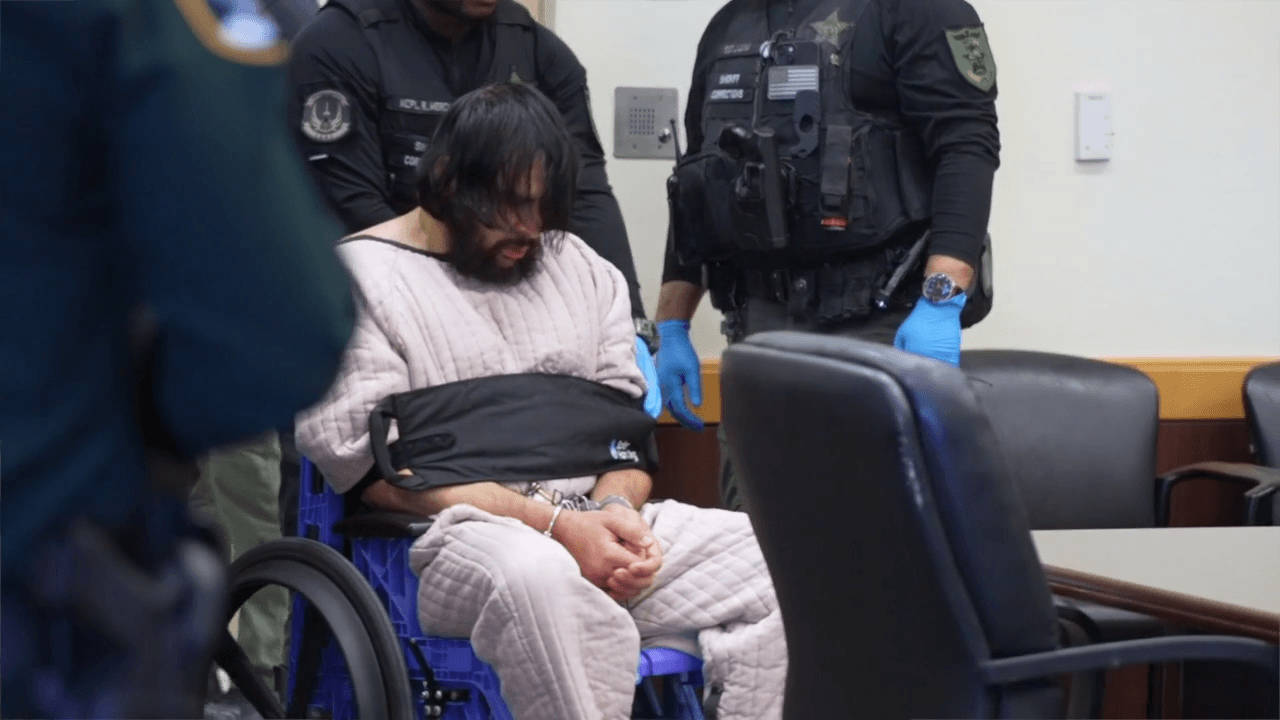 Man accused of murder near Oasis Boat Ramp in Fort Myers dies in custody