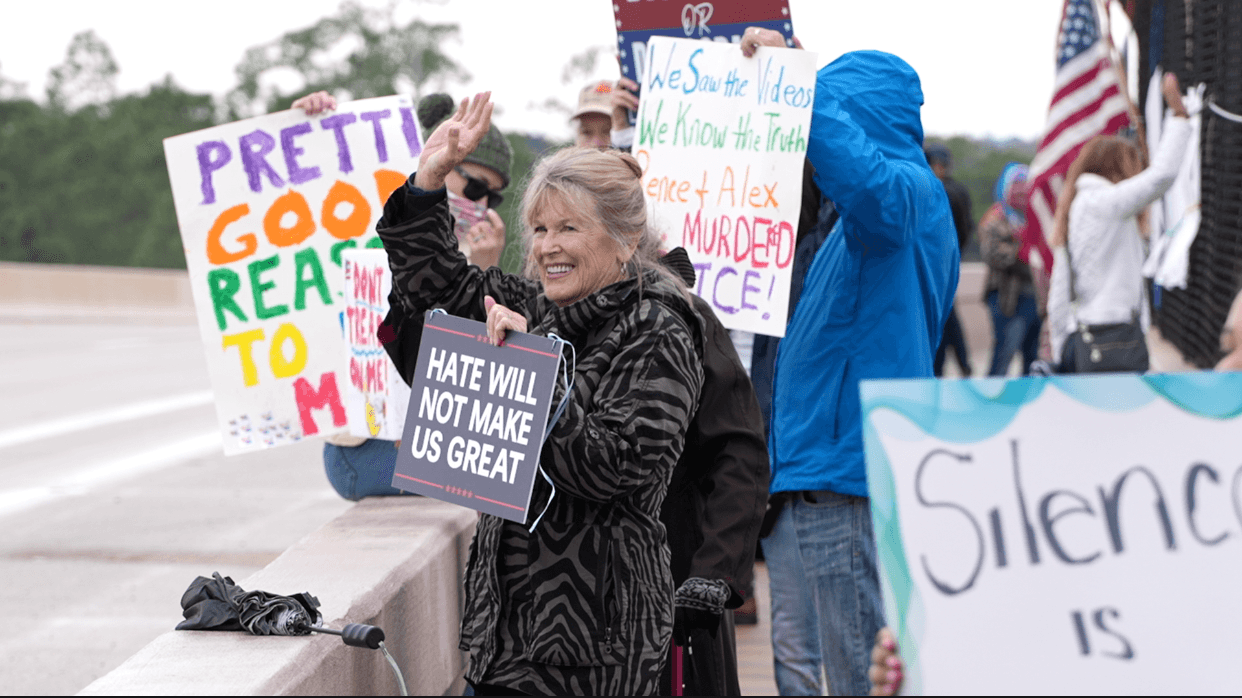 ‘ICE Out’ protest draws demonstrators to Estero I-75 overpass