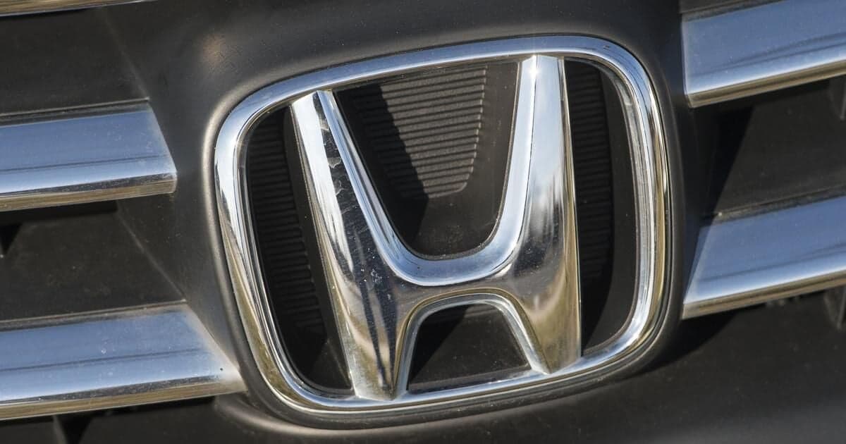 Honda recalling 325,000 Odyssey minivans over rearview camera failure