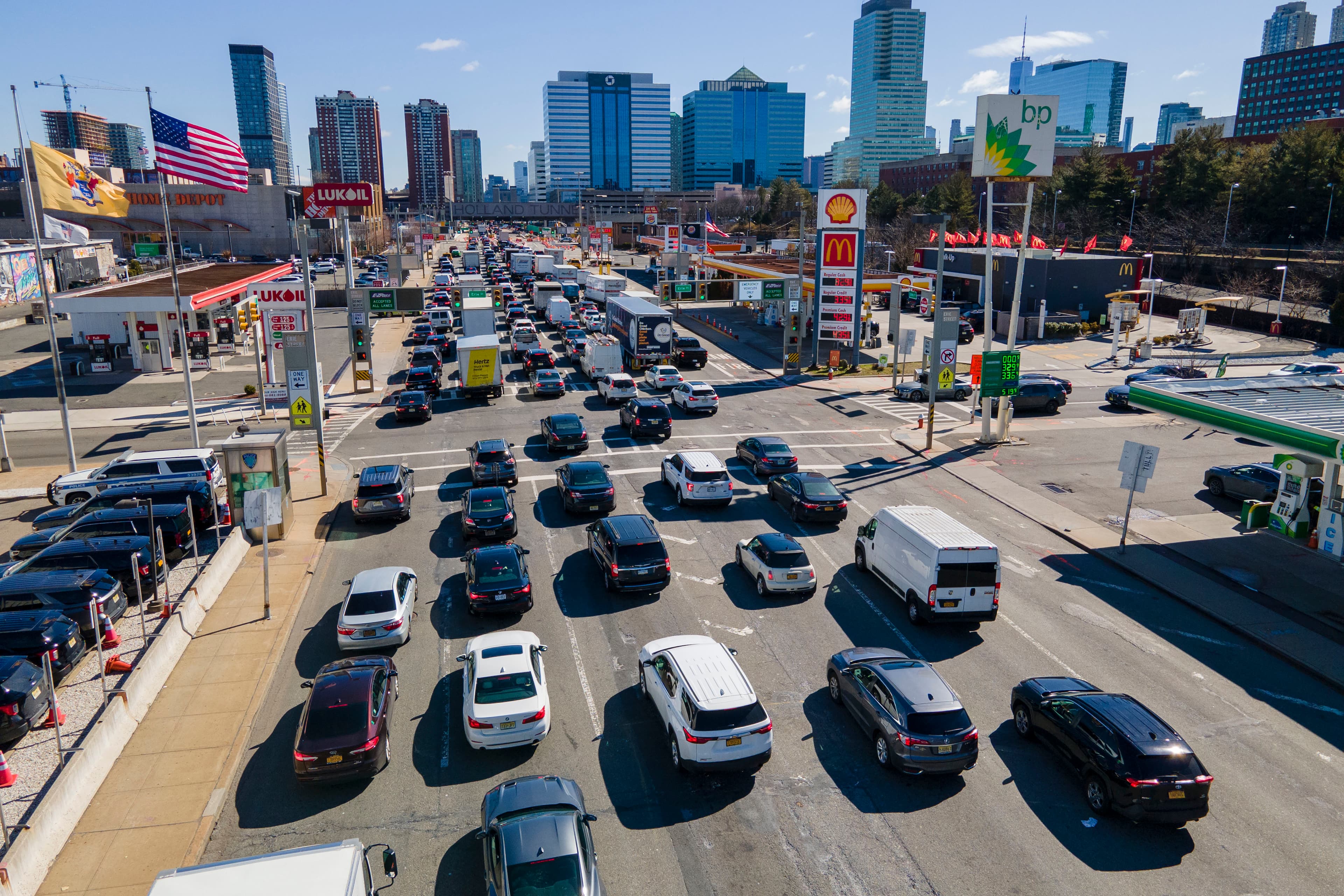 Florida insurance rates drop again as AAA announces fourth decrease of 2025