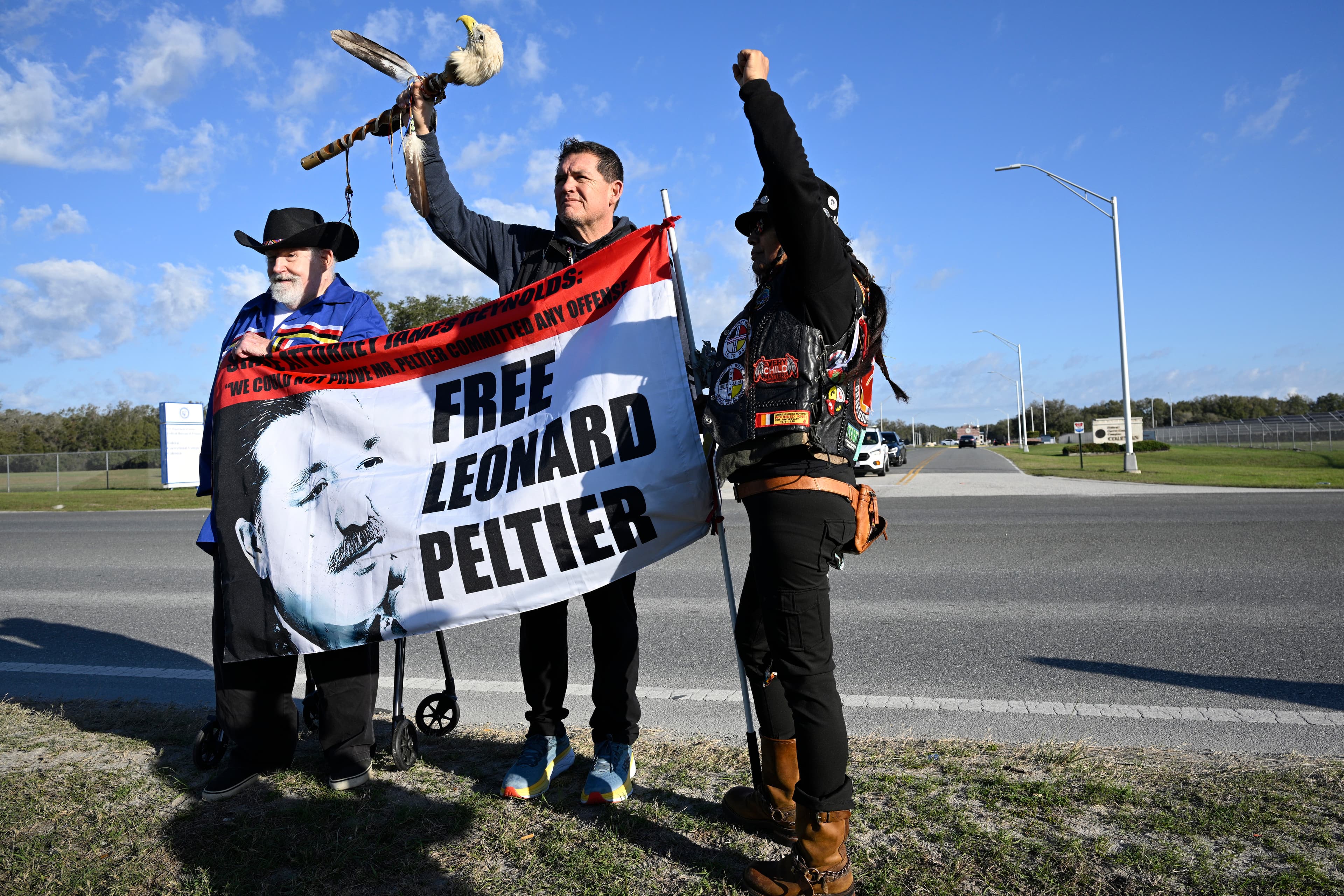 Leonard Peltier leaves Florida prison, sentence commuted in death of FBI agents