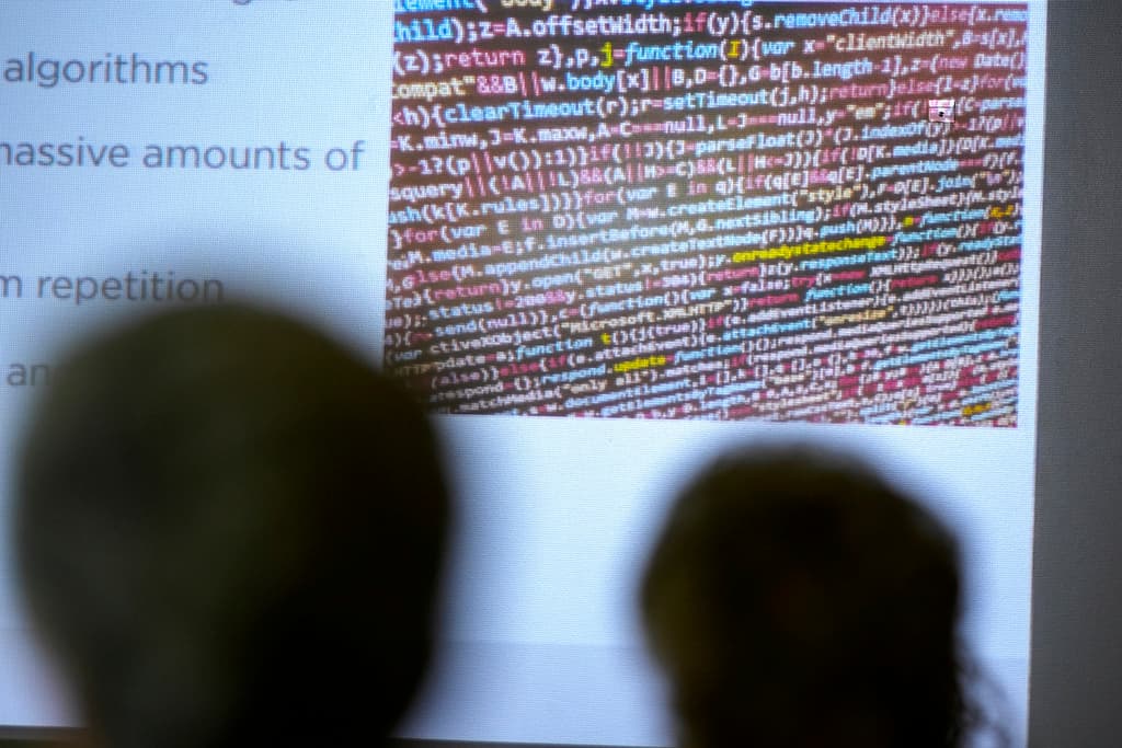 NEWS LITERACY WEEK: Navigating Artificial Intelligence
