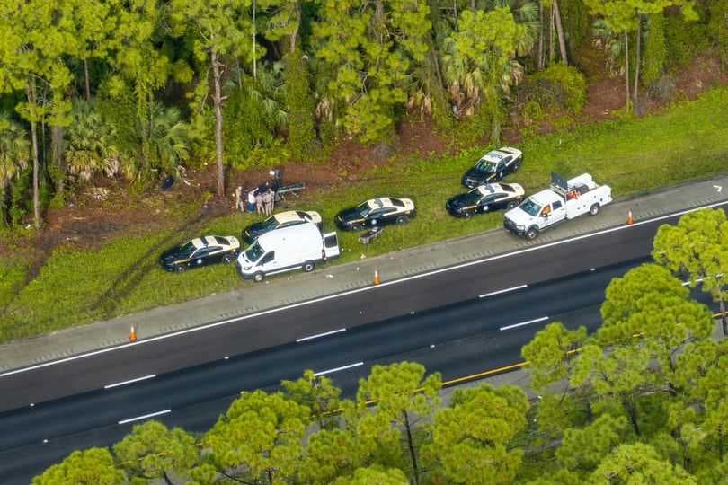 At least 1 dead after crash along I-75 in Collier County