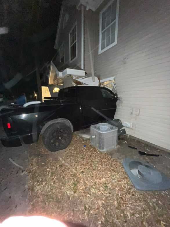 Alleged drunk driver crashes into Golden Gate City apartment, flees scene