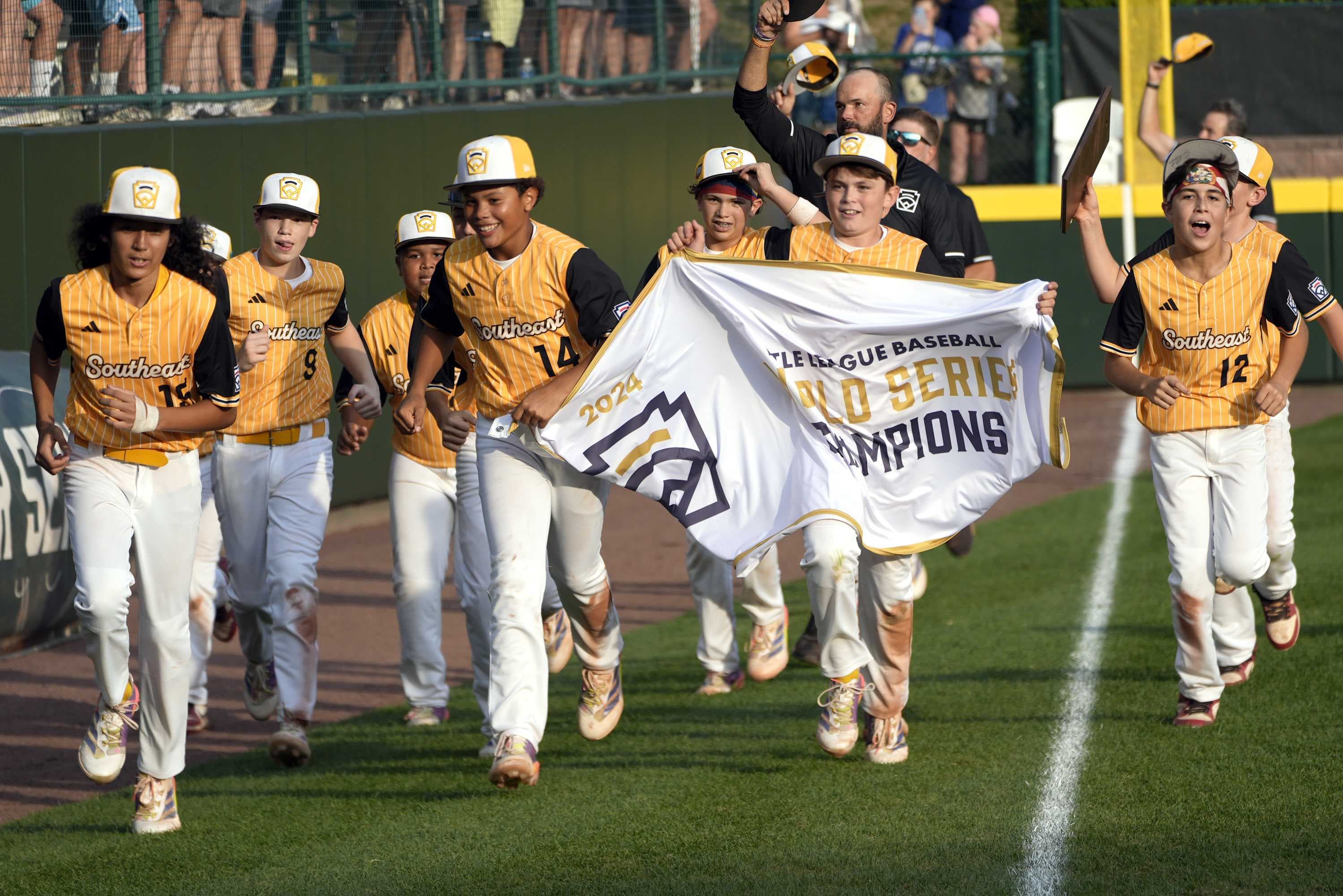 Lake Mary, Florida, rallies to beat Taiwan 2-1 in 8 innings to win Little League World Series title