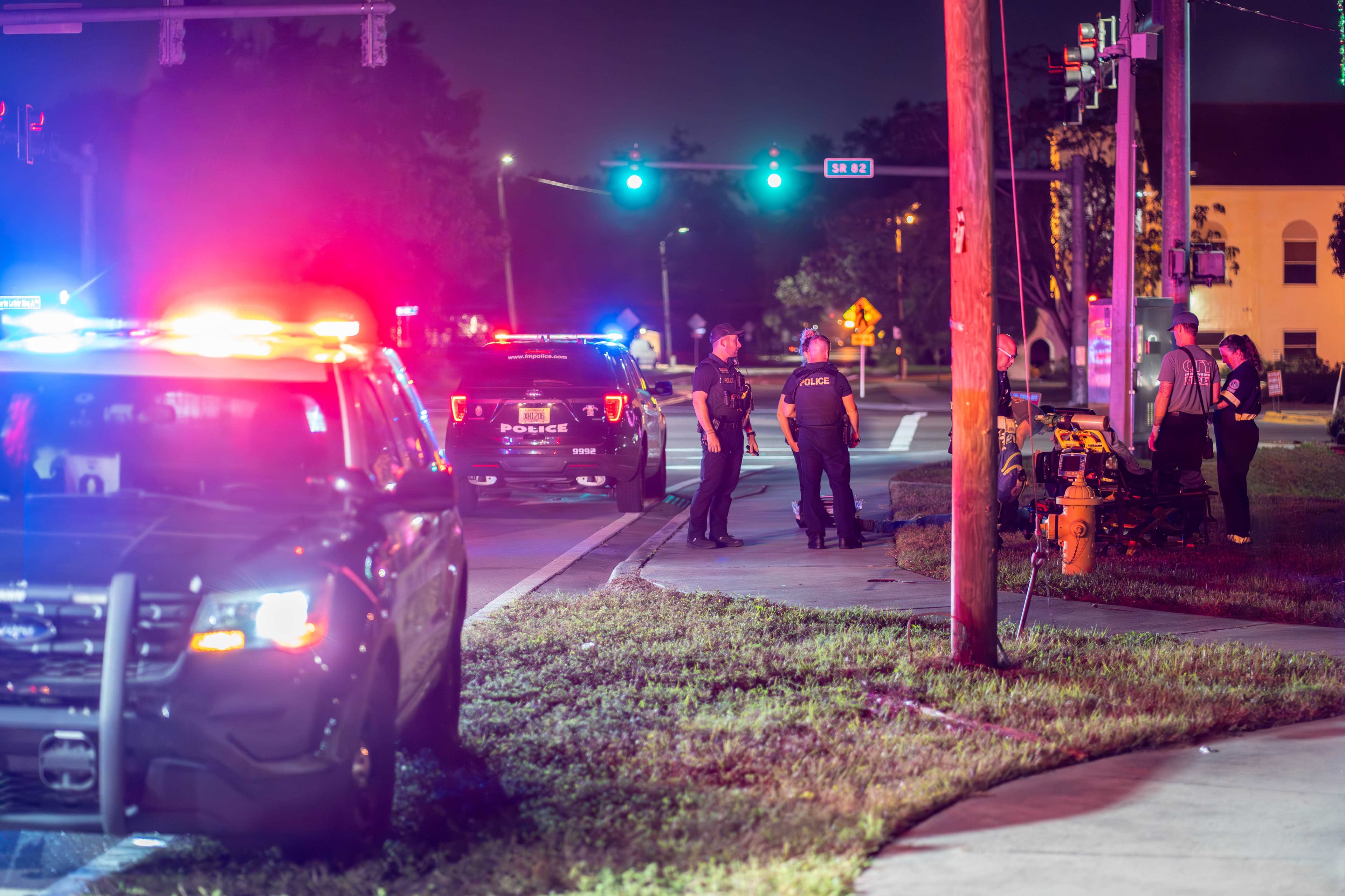 Man injured in early-morning mugging in Fort Myers; Police seek suspects