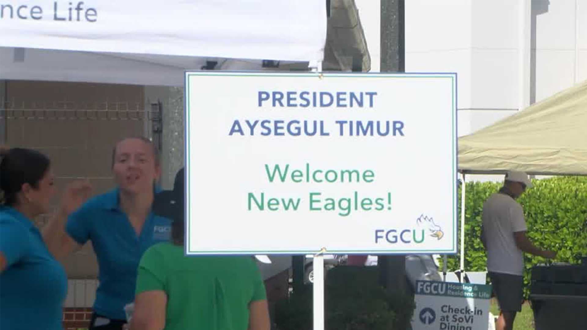 FGCU Eagles come to the nest for move-in day