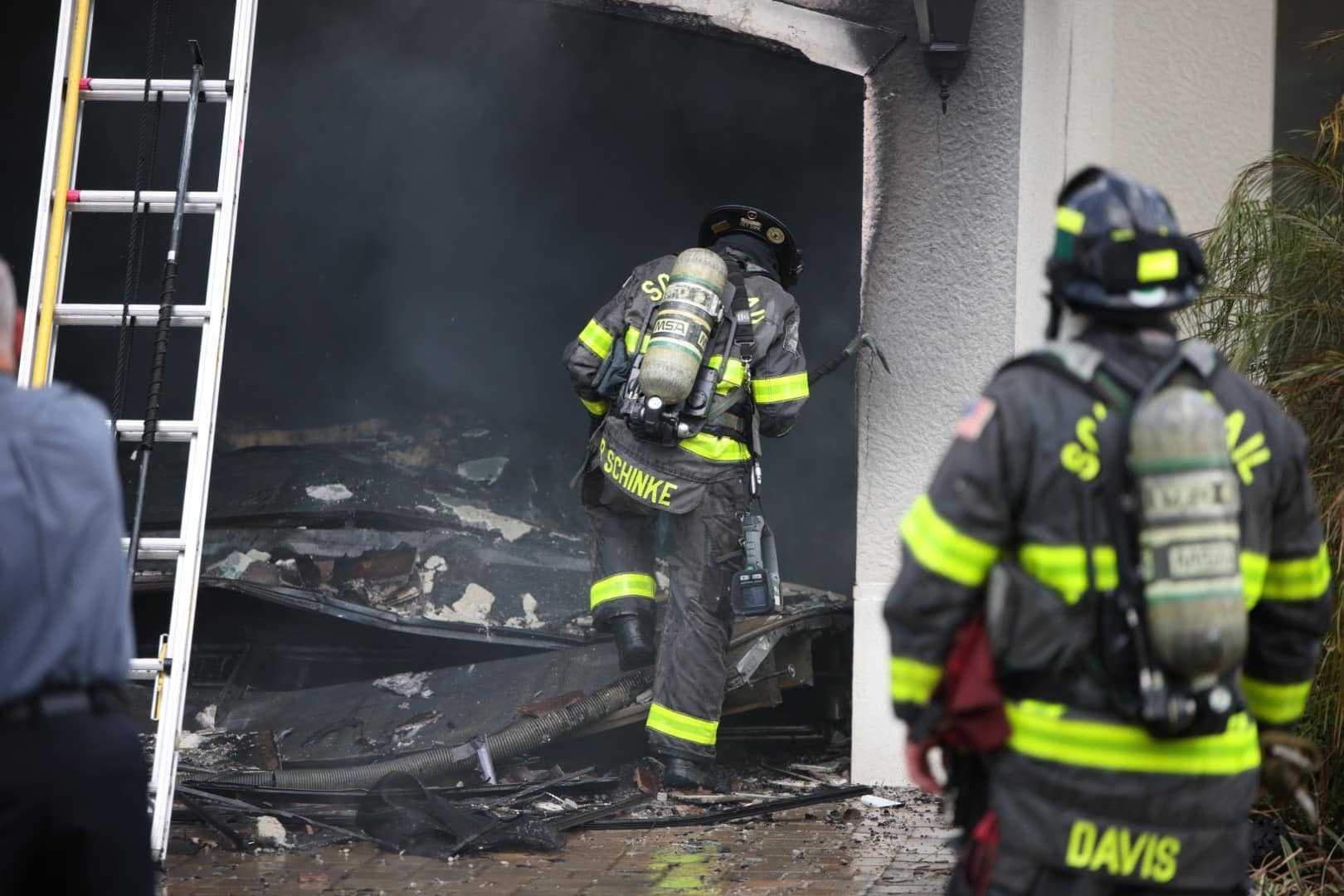 Fort Myers fire crews battle structure fire in Marina Bay