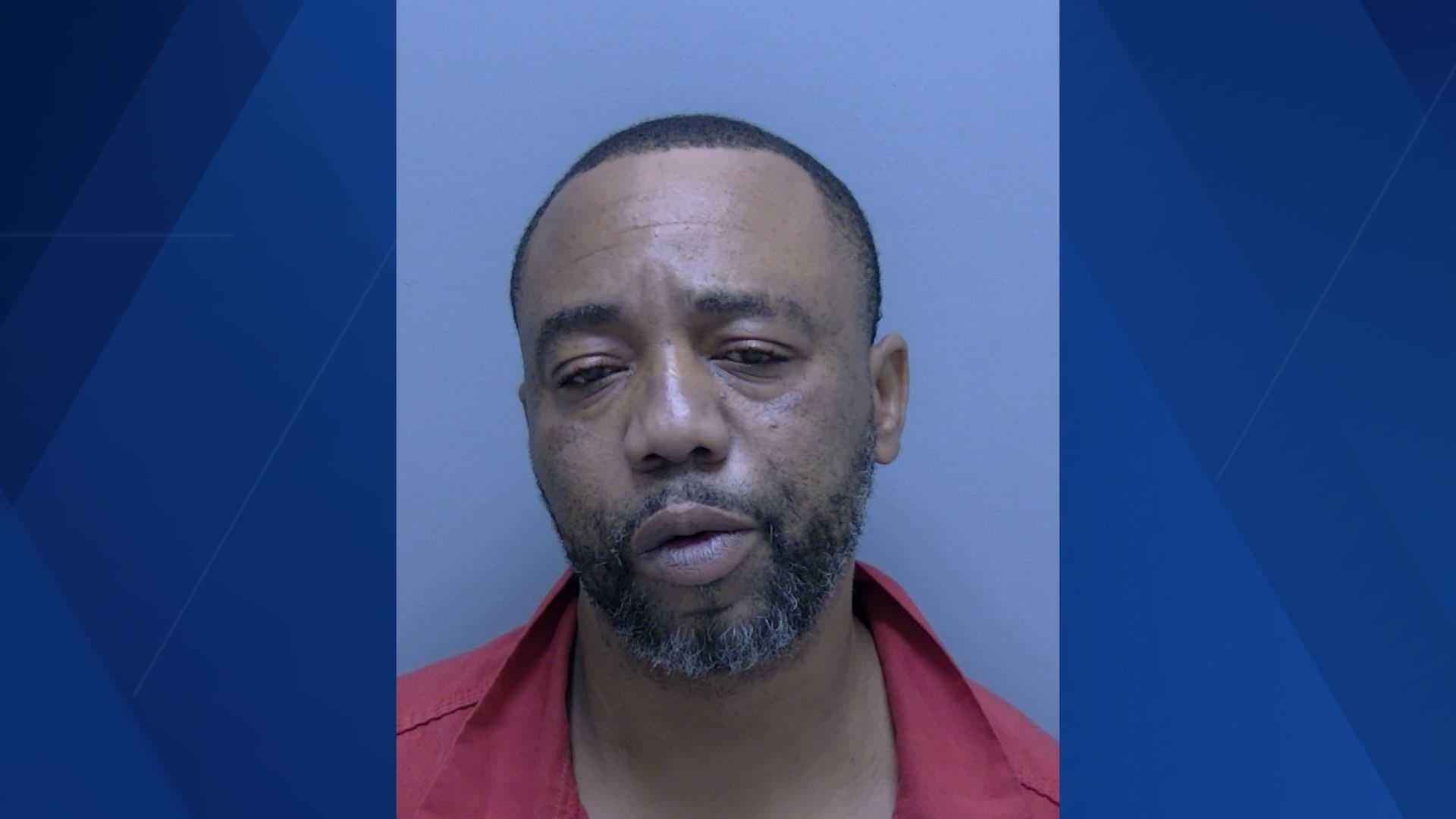 Fort Myers fugitive on probation with 22 arrests wanted after failing drug test