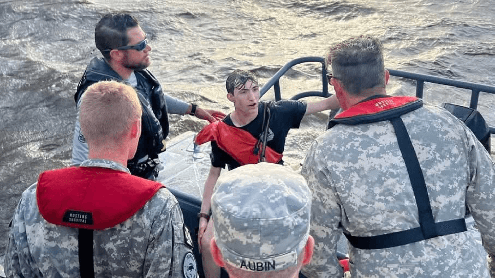 Rescuers save two kayakers caught in rough waters in Caloosahatchee River