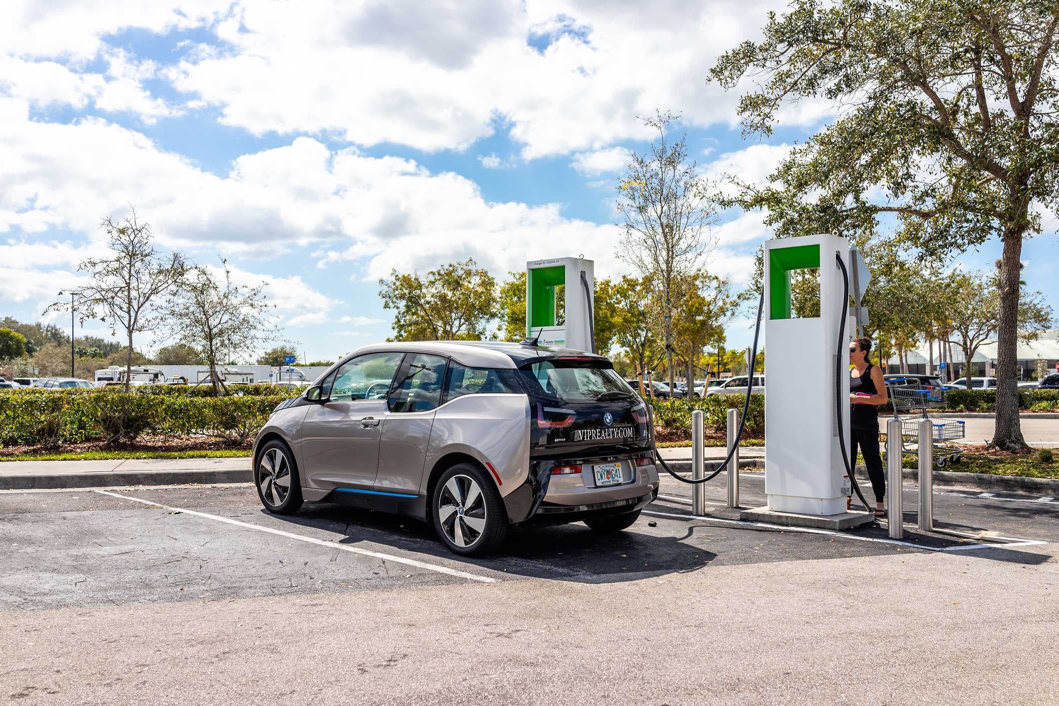 As EV's grow in popularity in Florida, charging stations struggle to keep up