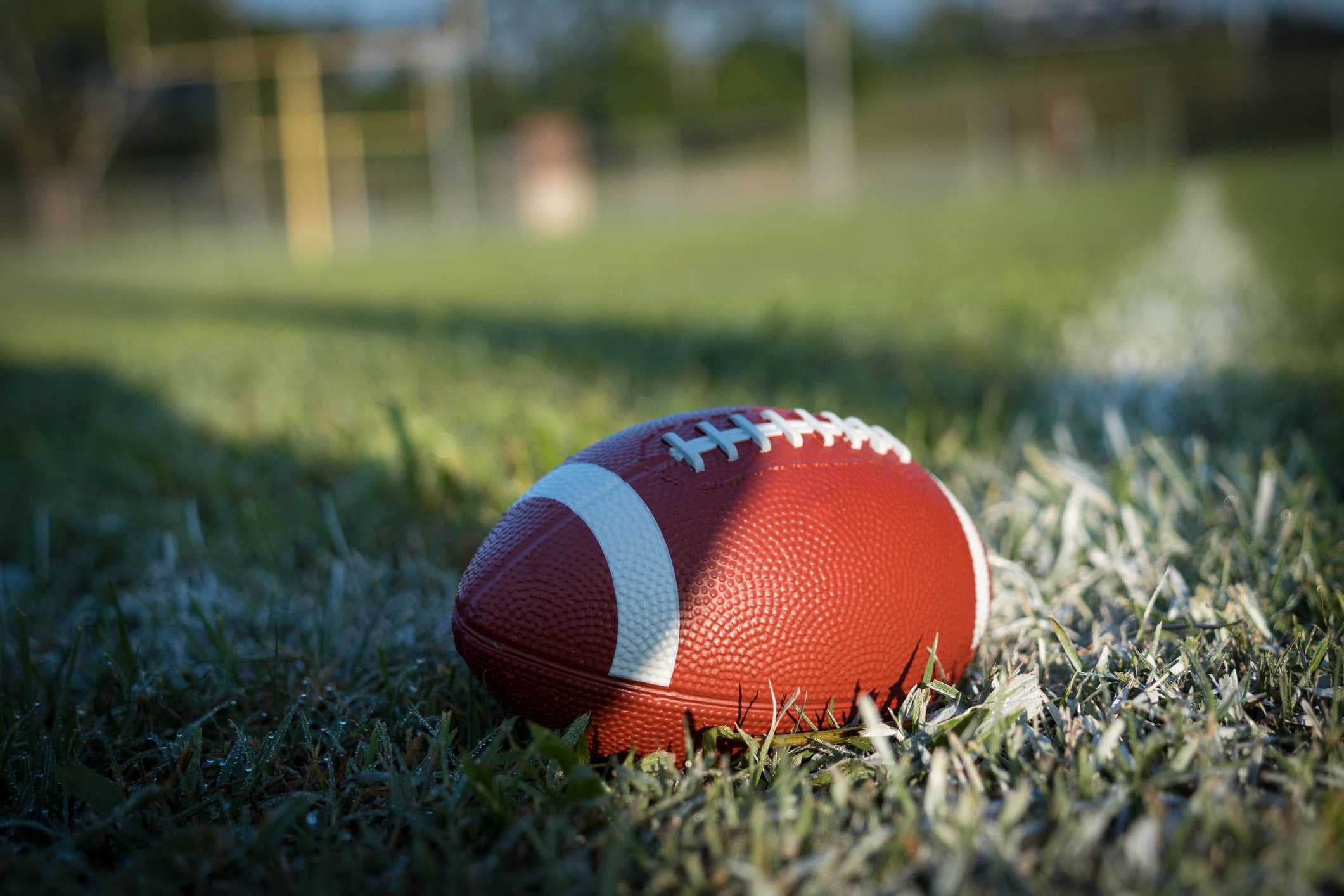 Florida high school football player dies after collapsing during game