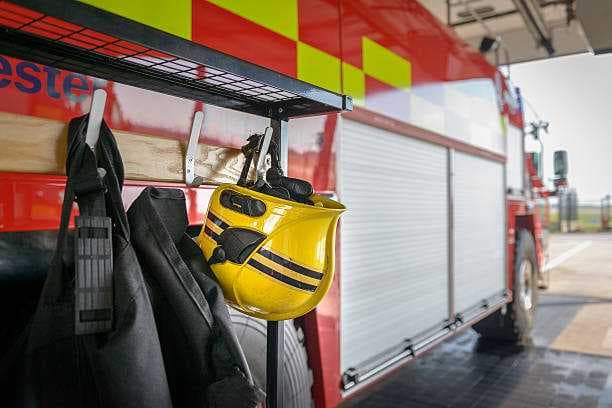 1 injured after car catches fire inside Bonita Springs auto shop
