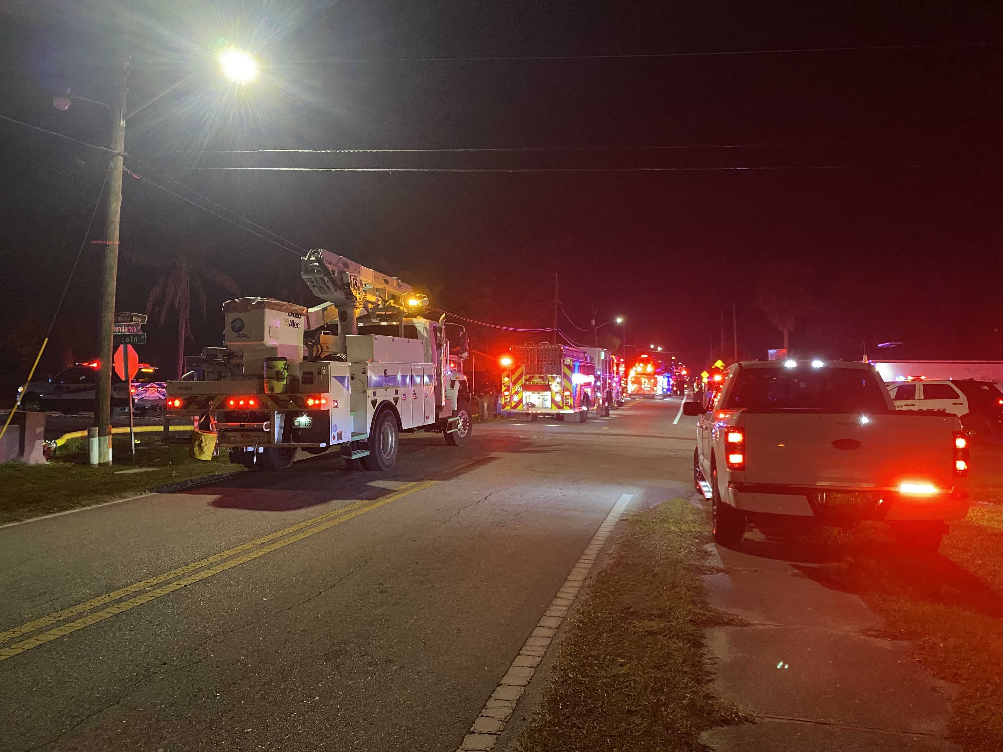 Fort Myers fire crews battle house fire on Henderson Avenue