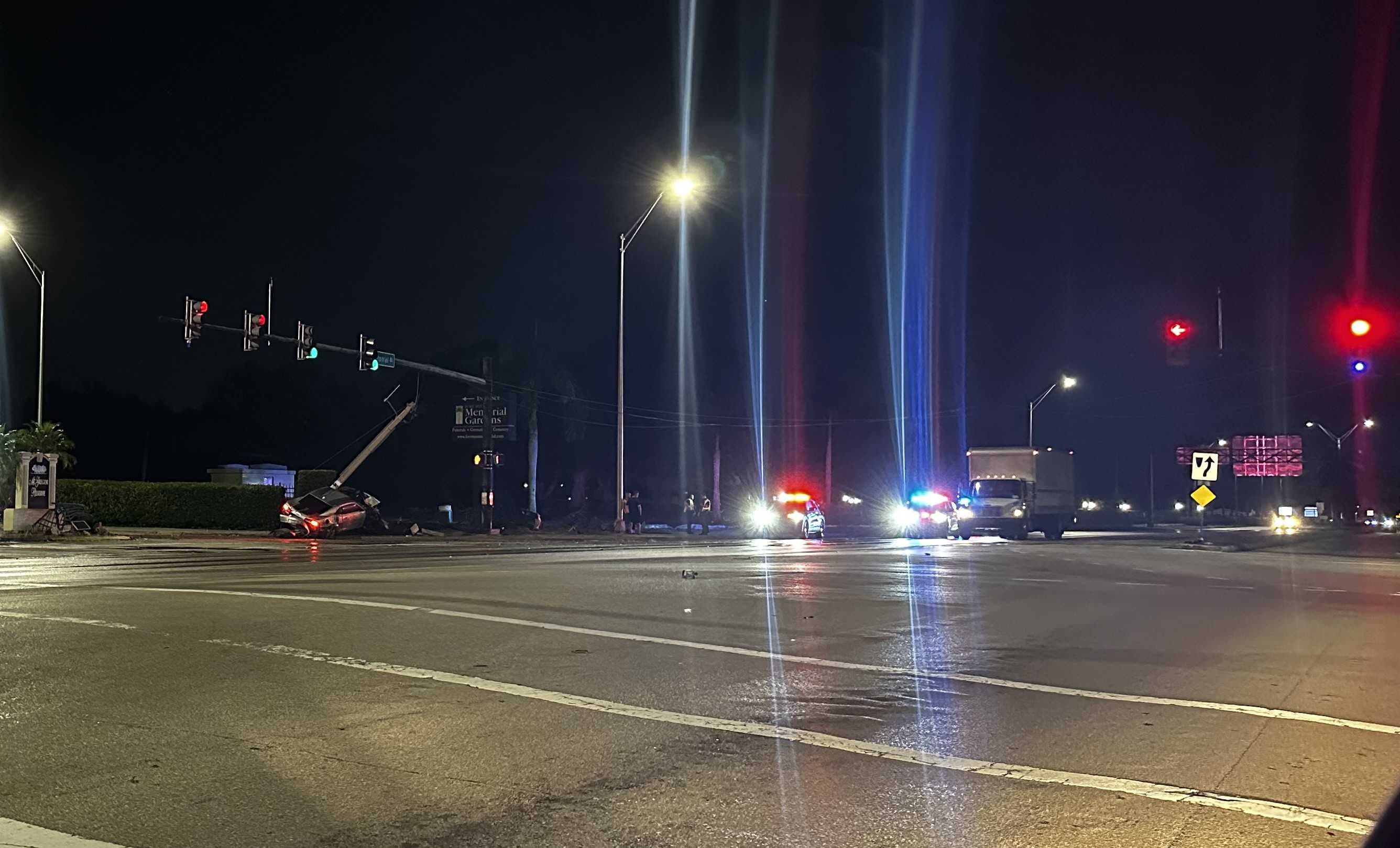 Fort Myers police investigate after speeding driver crashes near Midpoint Bridge