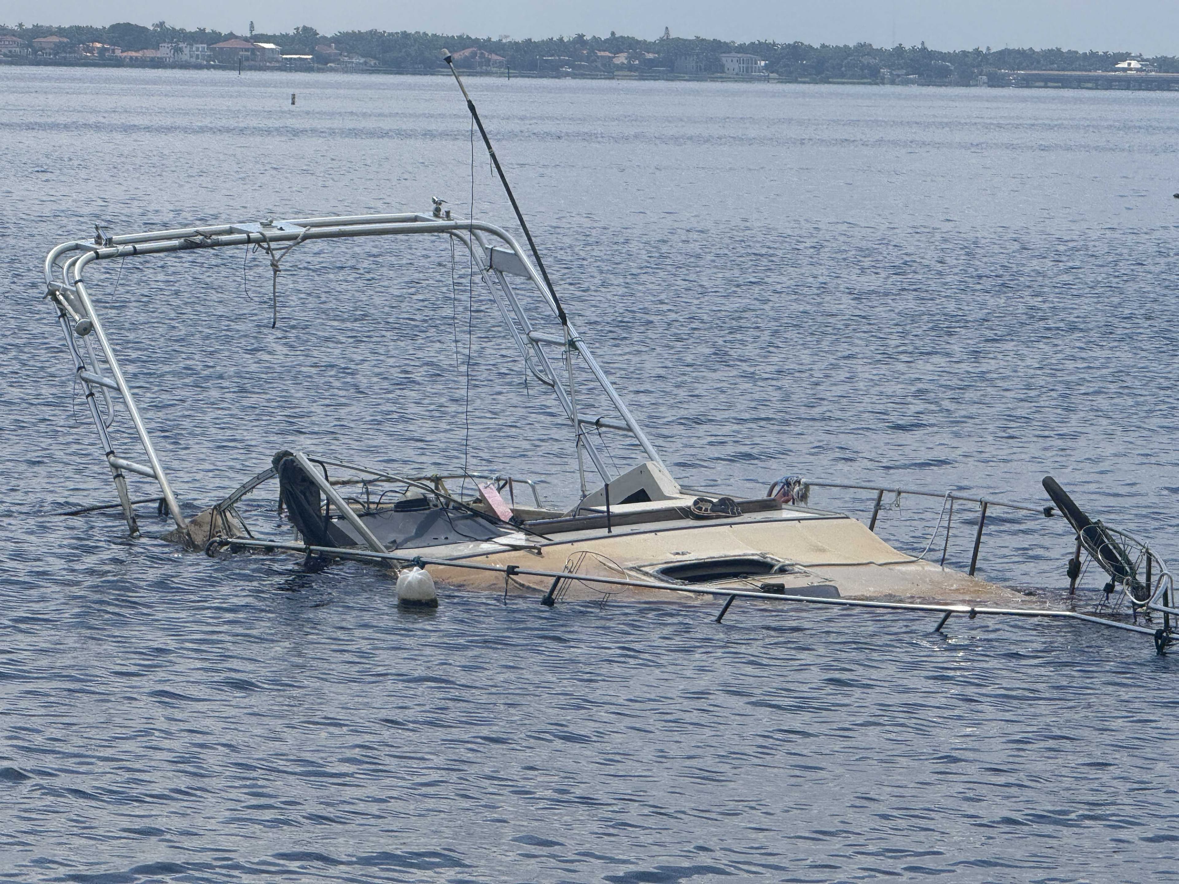Sinking abandoned boat creating danger for boaters in North Fort Myers