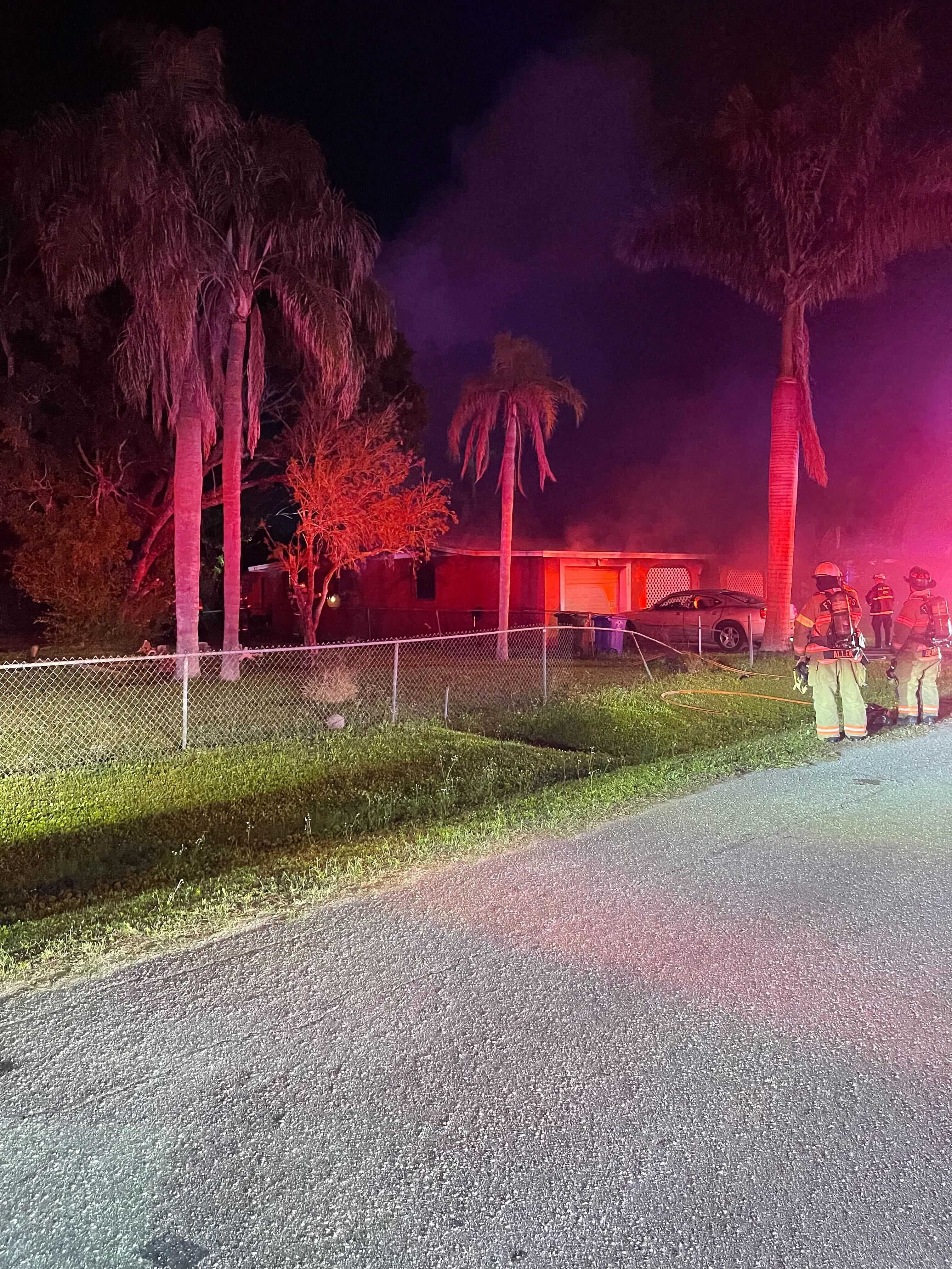 7 people, 3 dogs displaced after house fire in Fort Myers