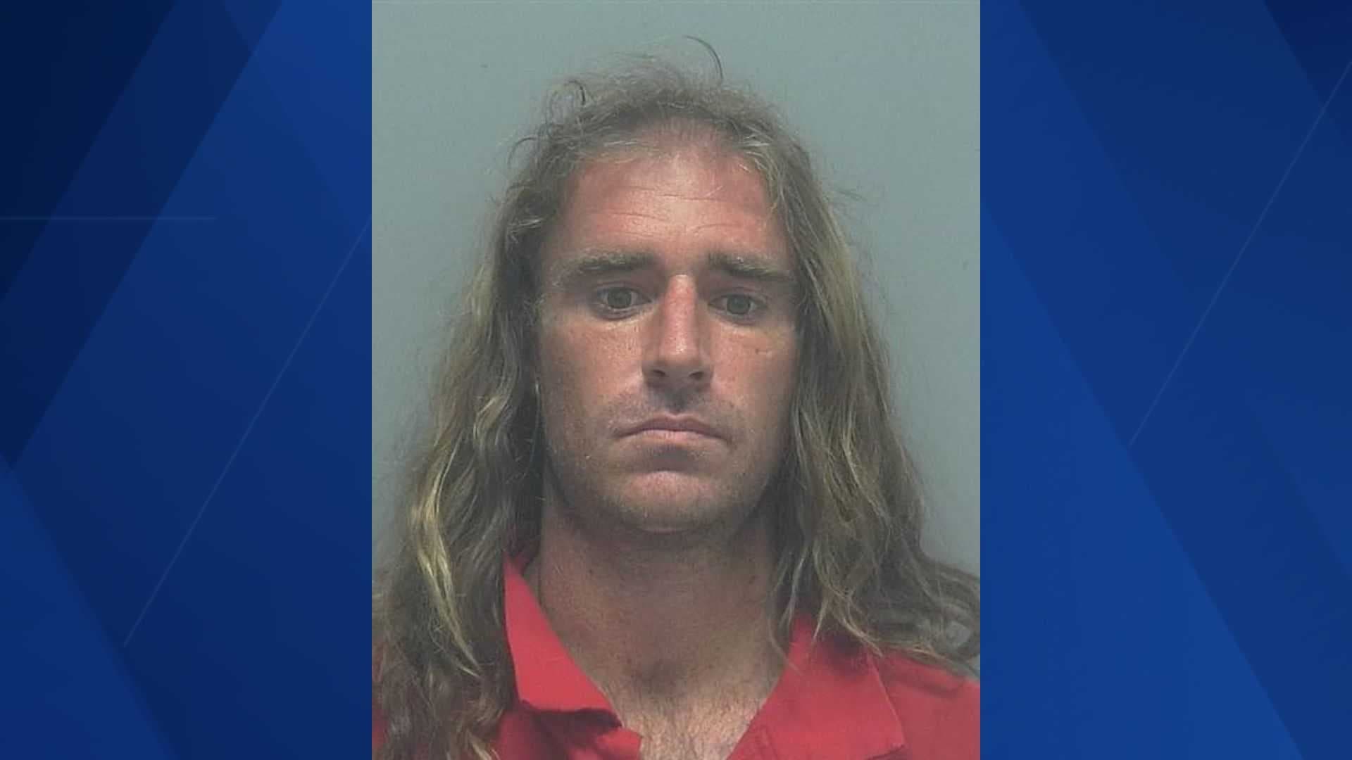 Fort Myers man wanted for missing court after being accused of beating woman