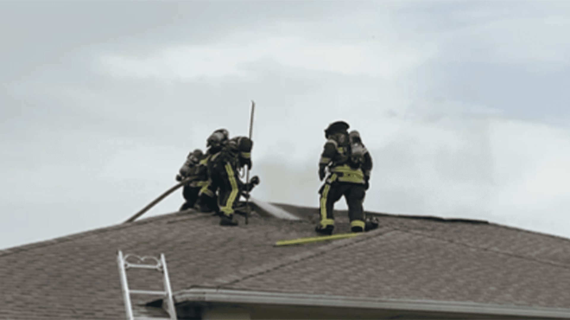 Apparent lightning strike ignites roof fire at Lehigh Acres home