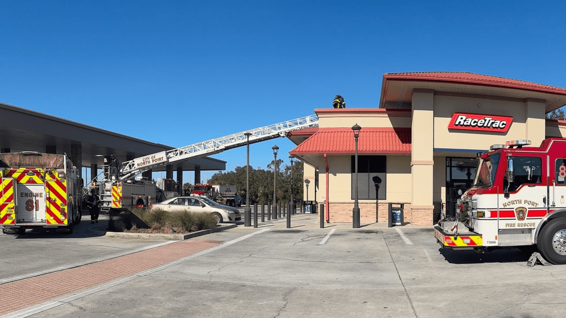 North Port fire crews respond to reports of smoke at RaceTrac gas station