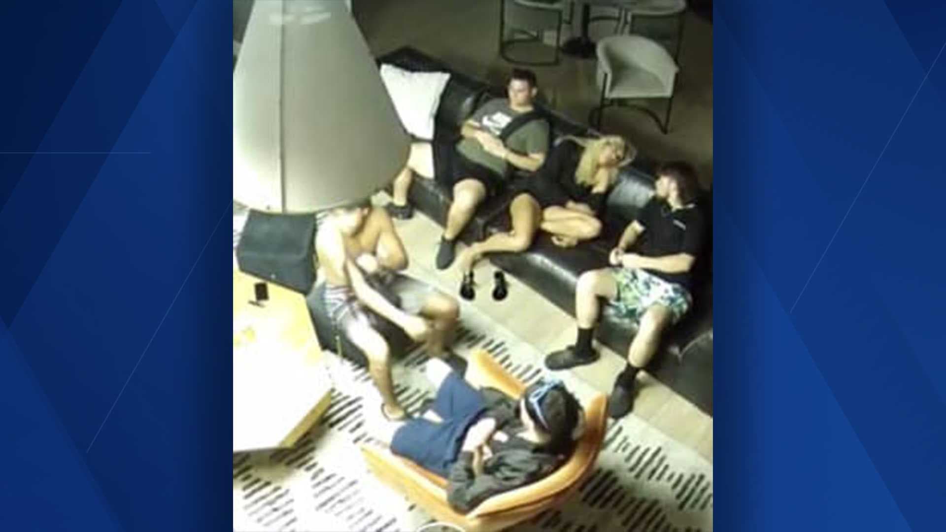 Police searching for juveniles accused of trespassing, partying in Fort Myers apartment complex common area