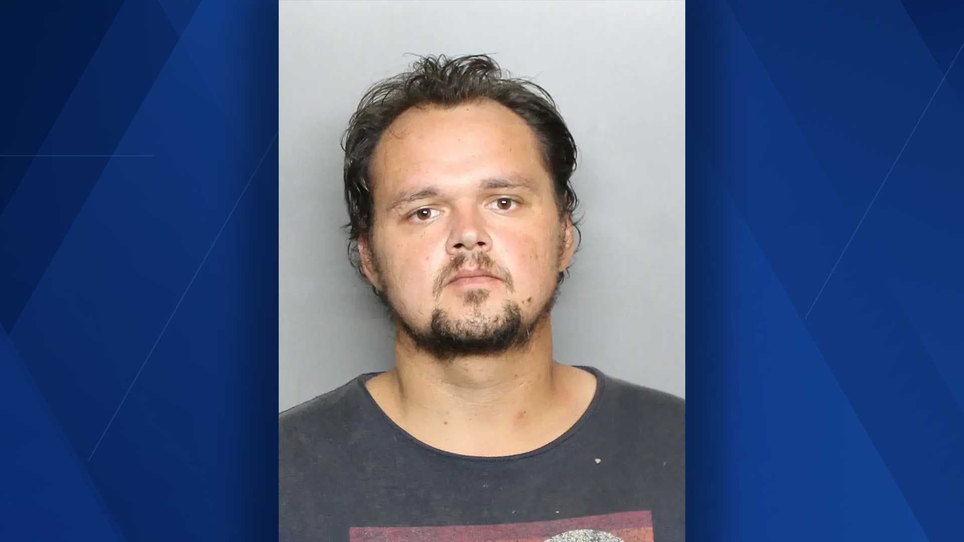 Man arrested in Port Charlotte, accused of selling drugs to undercover detectives twice