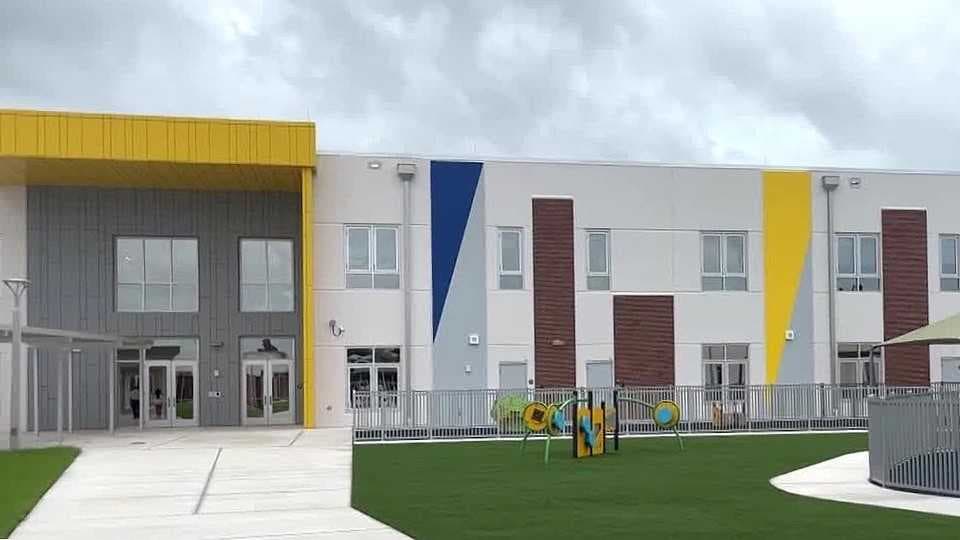 Franklin Park Elementary holds ribbon cutting, opens new school in Fort Myers