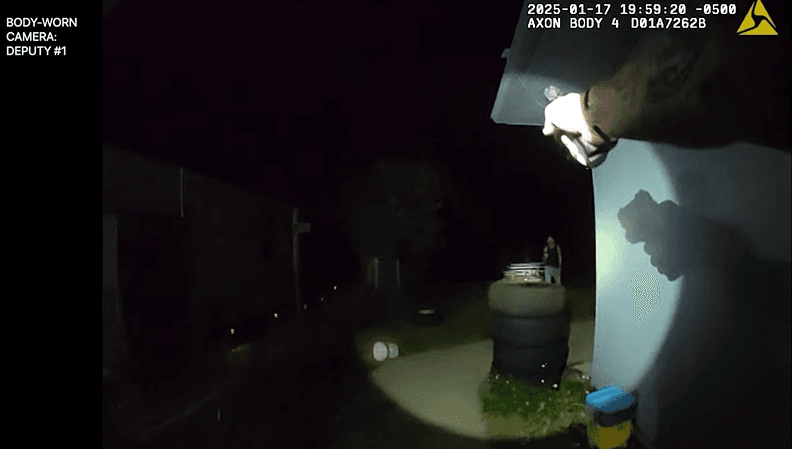 Suspect with knife shot 12 times by Charlotte County deputies in Englewood, sheriff says