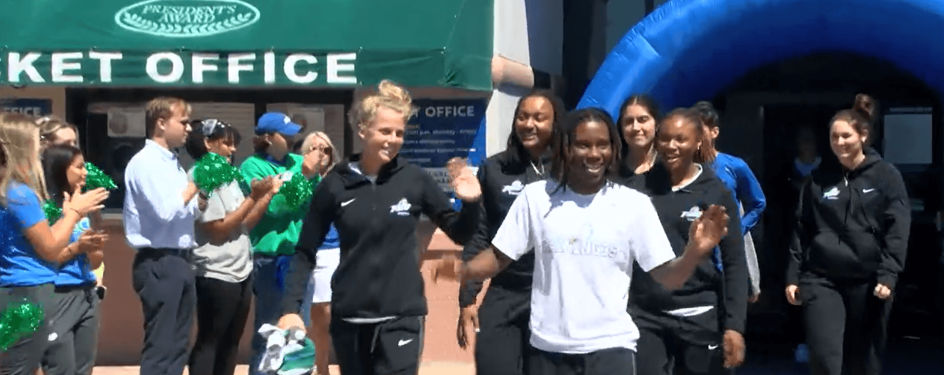 FGCU Fans Send Off Women’s Basketball Team in Style Ahead of March Madness