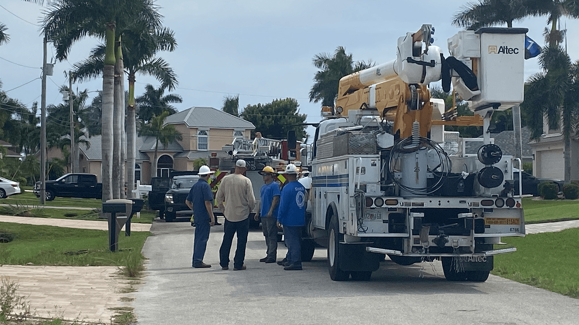 Worker dead after electric shock on ladder at Cape Coral home